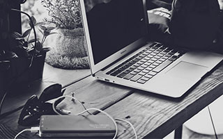 kaiyun网站-各吃一黄！贝维斯破门后推倒新鹏城门将抢球，姜至鹏出头把他撞翻