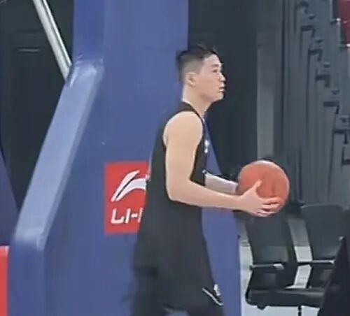 开云体育-CBA训练惯例与“加练文化”：王证与易建联的共性