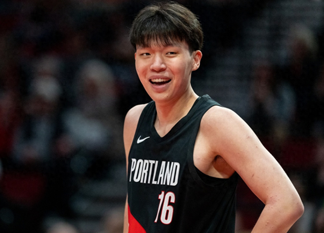 开云官方-杨瀚森新秀年最高9分，易建联29分，你知道姚明大郅周琦多少分吗|王治郅|最高分|谢伊·吉尔杰斯-亚历山大|尼古拉-约基奇|波特兰开拓者队_新浪体育_新浪新闻